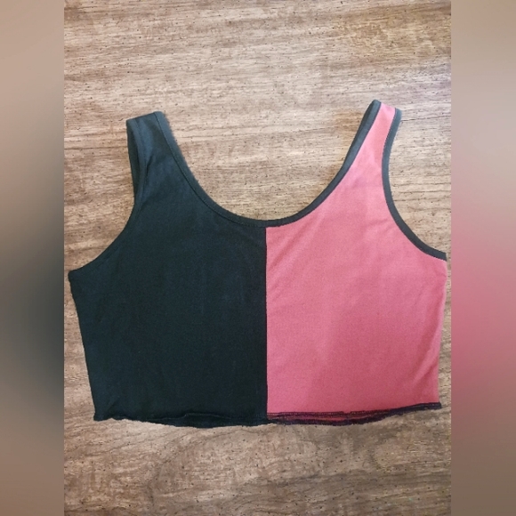 ROMWE LARGE BLACK AND CORAL WOMEN'S CROP TOP🖤 - Picture 2 of 3